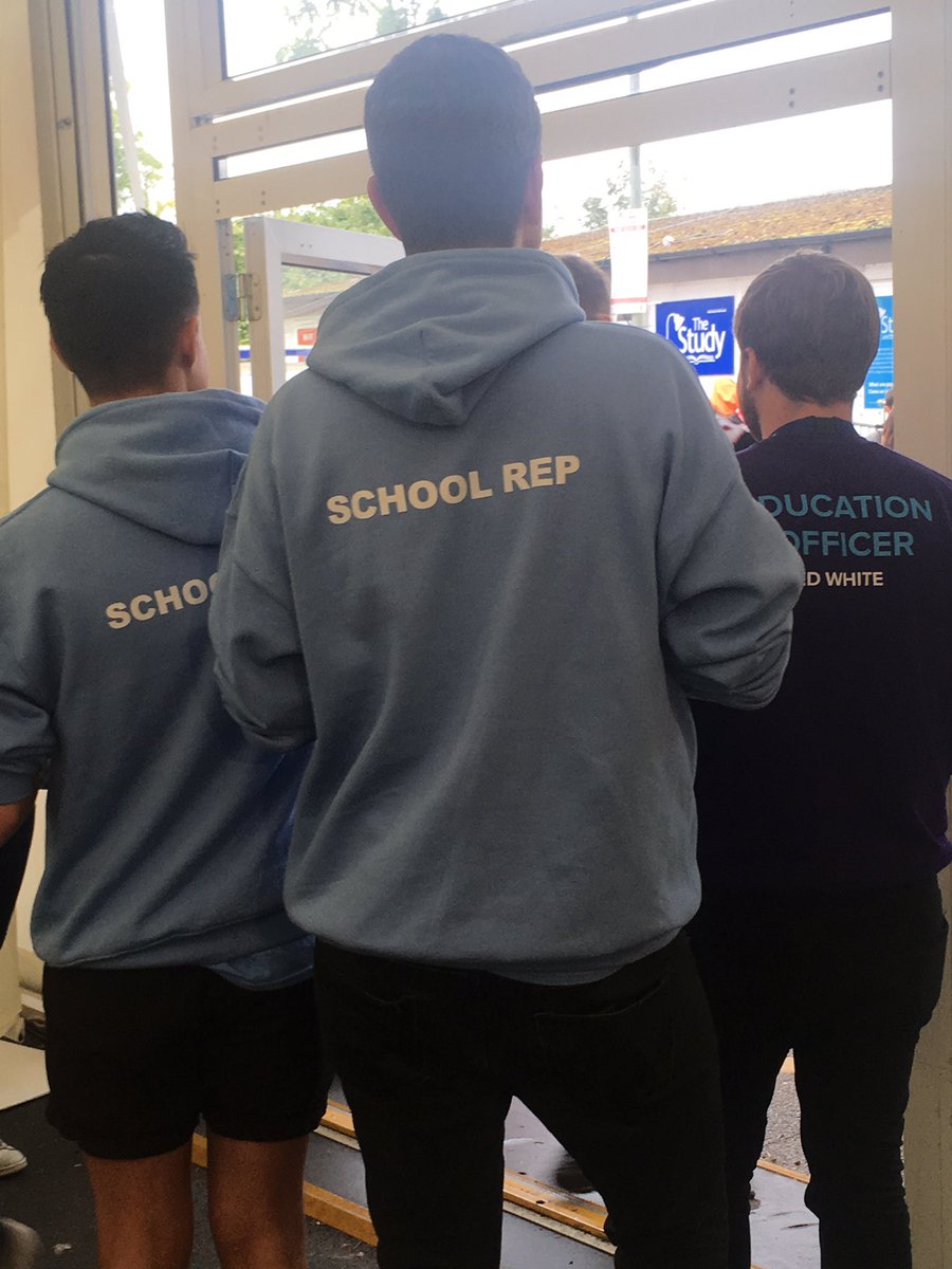 RUSUacademicrep's tweet image. Come and find us before 4! #run4RUSU #academicreps