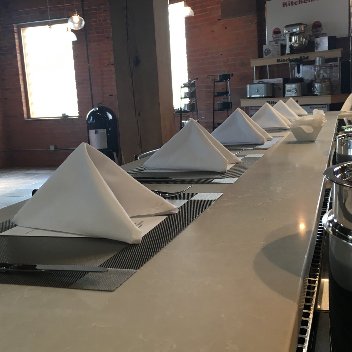 BuffaloCooking's tweet photo. Follow along as we show you a private Chef's Table dinner start to finish.
#cookingparties #cookingparty #chefstable #artisanculinaryloft https://t.co/fTojXDxIRw