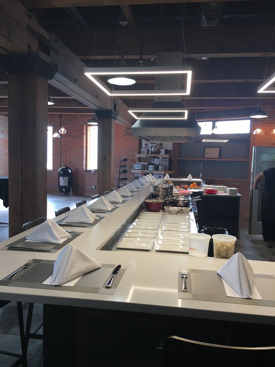 BuffaloCooking's tweet photo. Follow along as we show you a private Chef's Table dinner start to finish.
#cookingparties #cookingparty #chefstable #artisanculinaryloft https://t.co/fTojXDxIRw