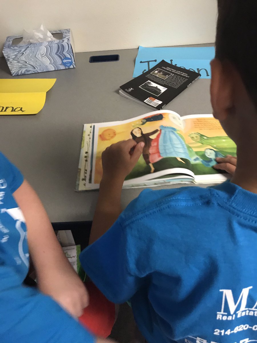 3rdGradeMurphy's tweet photo. Comparing different versions of the same fairytale today! @BakerElem #bakerlearns https://t.co/p0Hpf4bqu6
