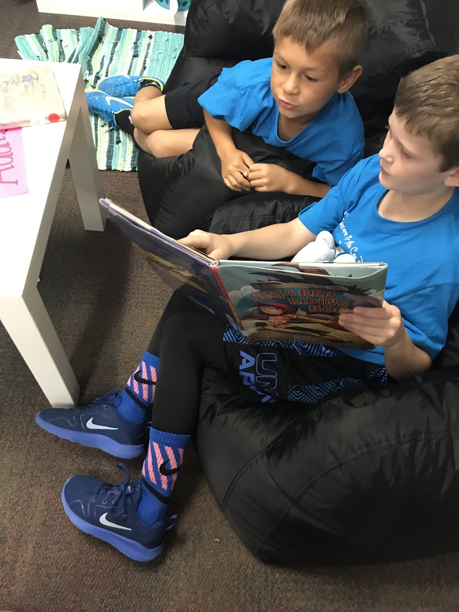 3rdGradeMurphy's tweet photo. Comparing different versions of the same fairytale today! @BakerElem #bakerlearns https://t.co/p0Hpf4bqu6