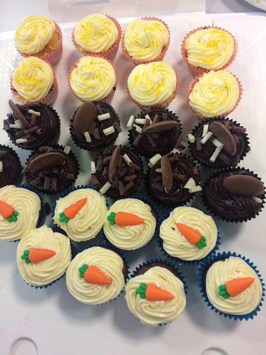 Sue_Dav's tweet photo. I do love birthdays at work #cupcakes #3each https://t.co/w1hoQ6m4Yo