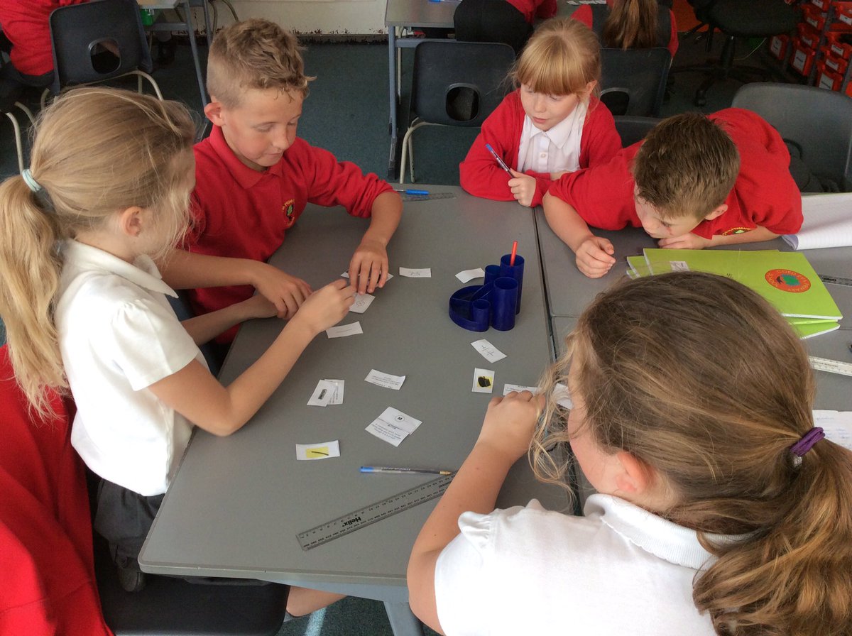 CoedEvaYear5's tweet photo. Exploring changes in electrical circuits #series #parallel #science #cepy5 https://t.co/A1xagMZLJV