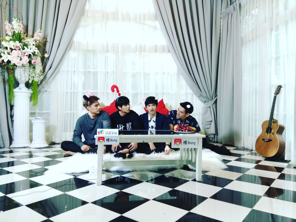 FunThaiCulture's tweet photo. #FunThaiCulture Thanks all Chinese fans for your support tonight! The live show was full of fun and laugh. #togetherwithmetheseries https://t.co/e1IEoZ6aA1