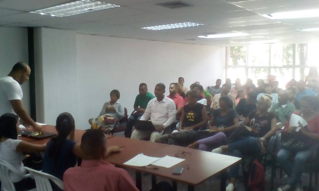 MPPCOMUNAS's tweet photo. Reunión de PTIH del Estado Miranda Para Redefinir Orientaciones Políticas de la Movilización de los ptih del Estado Rumbo al 15-OC https://t.co/R91WsNB1O2