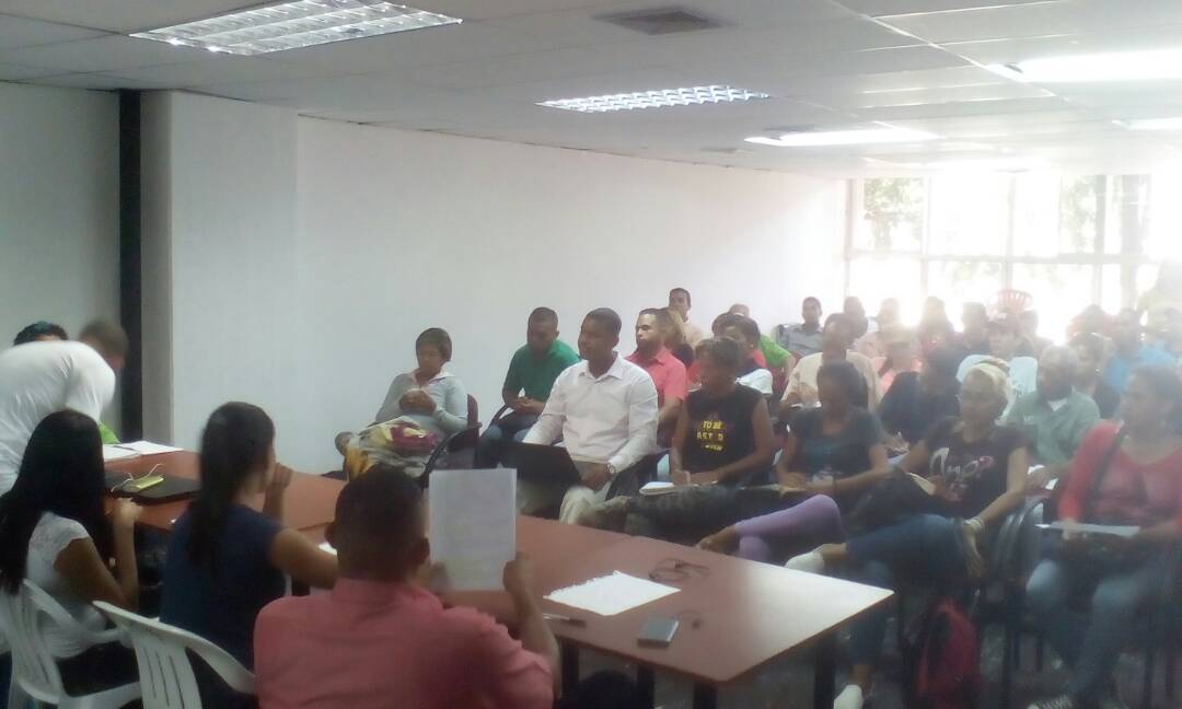 MPPCOMUNAS's tweet photo. Reunión de PTIH del Estado Miranda Para Redefinir Orientaciones Políticas de la Movilización de los ptih del Estado Rumbo al 15-OC https://t.co/R91WsNB1O2