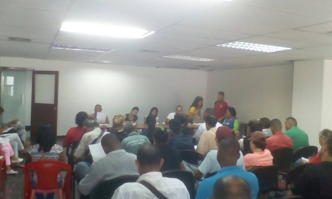 MPPCOMUNAS's tweet photo. Reunión de PTIH del Estado Miranda Para Redefinir Orientaciones Políticas de la Movilización de los ptih del Estado Rumbo al 15-OC https://t.co/R91WsNB1O2