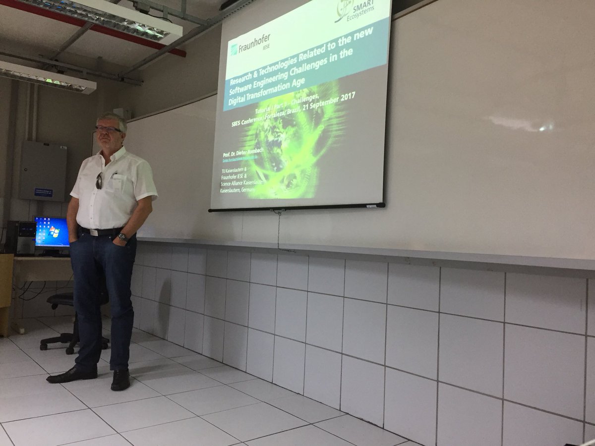 rodrigor's tweet photo. Iniciando o tutorial 5: Research and Technologies related to the new SE Challenges in the Digital Transformation Age” #cbsoft2017 https://t.co/SoZdIyyo6R