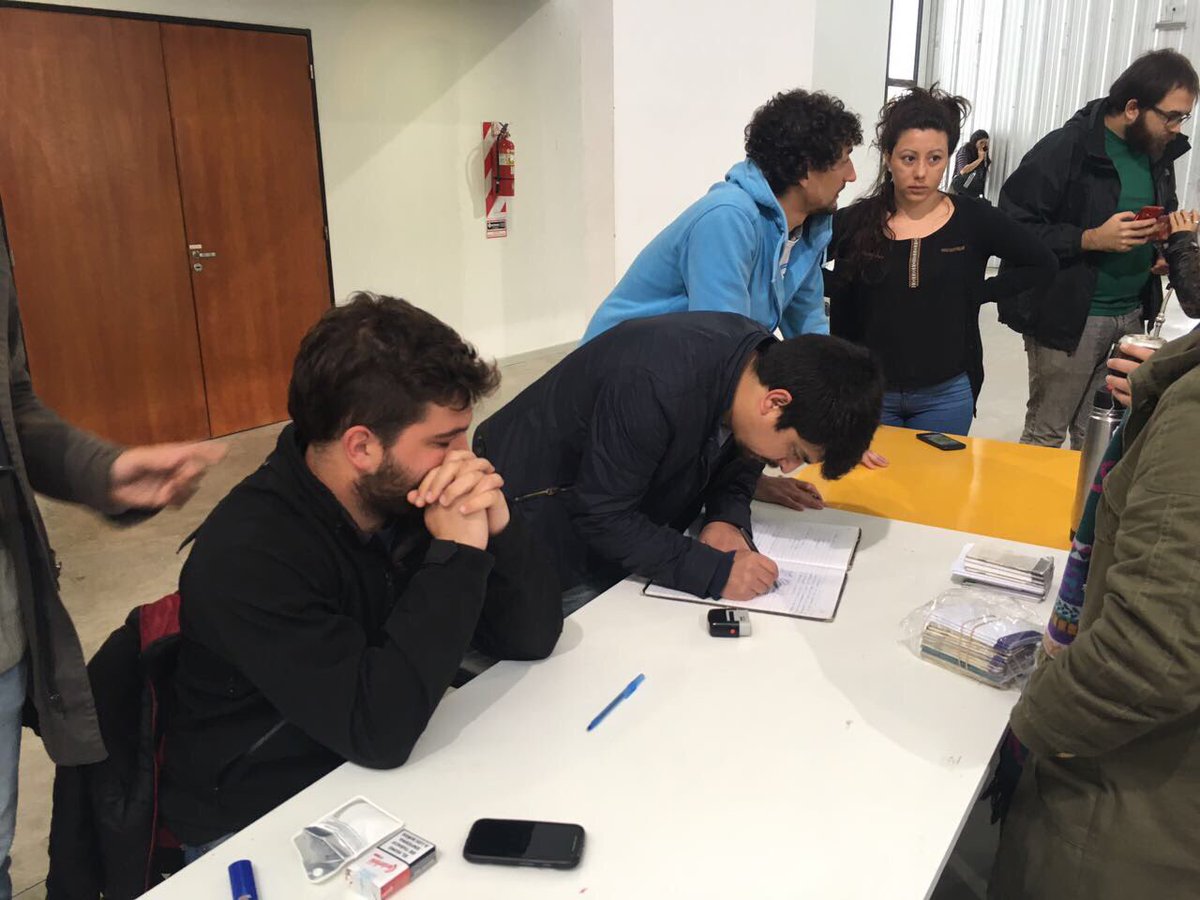 FPMilagroSala's tweet photo. #AHORA Ya oficializados los 170 congresales para el Congreso ordinario 35 de la FULP; se da a comienzo la oficializacion de congresales. https://t.co/pOzbMlfhYj