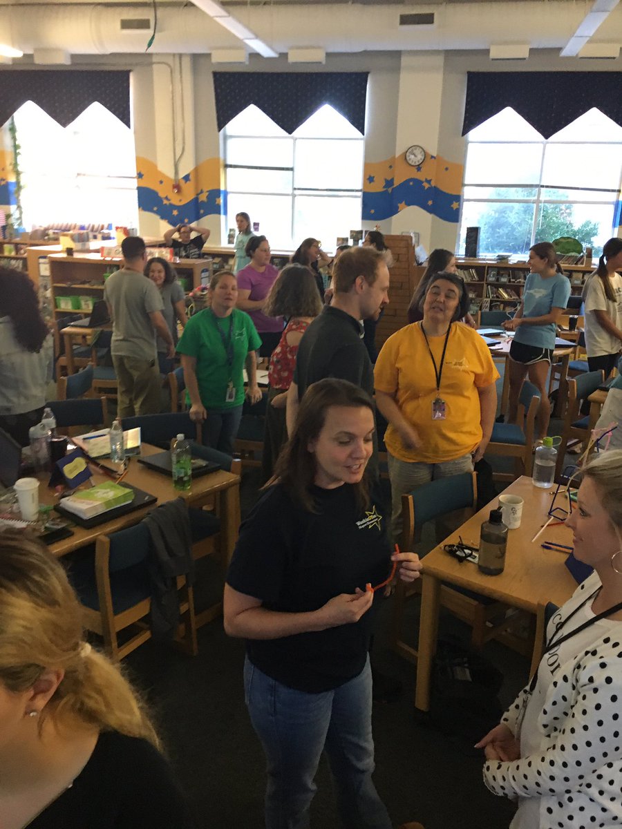 jprideNC's tweet image. Third grade leads 4Cs PD for our aWESome staff #wzrdpd #wzrd4Cs