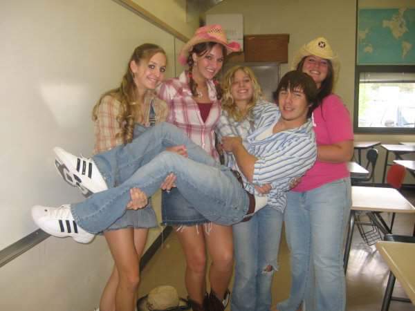 ERothCC's tweet photo. #ThrowbackThursday #HOCO2006 https://t.co/9TYxKj9AaS