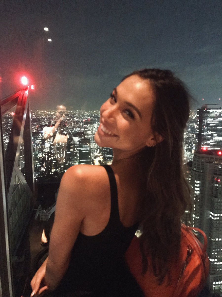 Alexis Ren tweet media