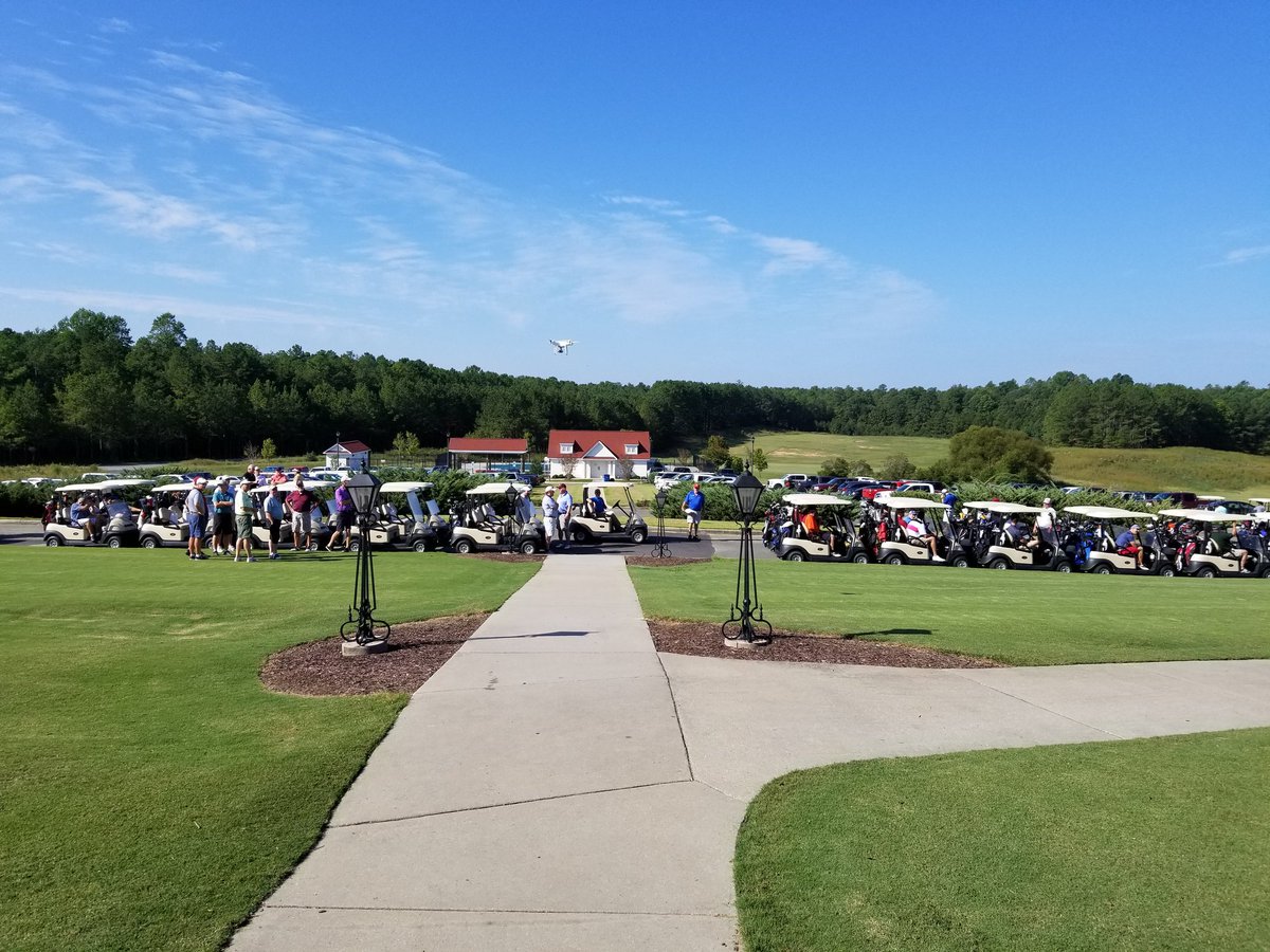 timeinyourday's tweet photo. @bxava3207 @aeroimagingva Golf and they're off https://t.co/zQ8XfcvW3w