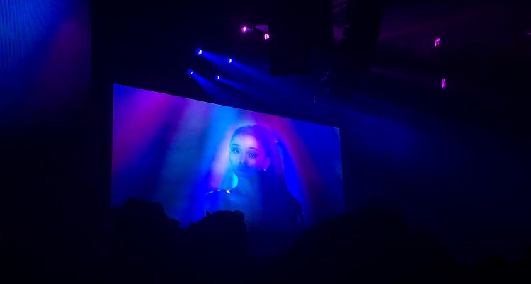 kokariari's tweet photo. Ari、お疲れ様😭❤️
テロがあってもツアーをやり遂げたAriは本当にかっこいいし、こんなに素敵なライブに行けたことが最高に幸せです
ありがとう💜
#thankyouDWT
#DangerousWomanTour https://t.co/1KvOYtm9RJ