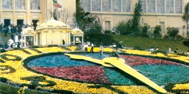 #TBT to Warren Johnson’s great floral clock at the 1904 World’s Fair. Measuring 112 ft. wide, you could tell the time from a 1/2-mile away!