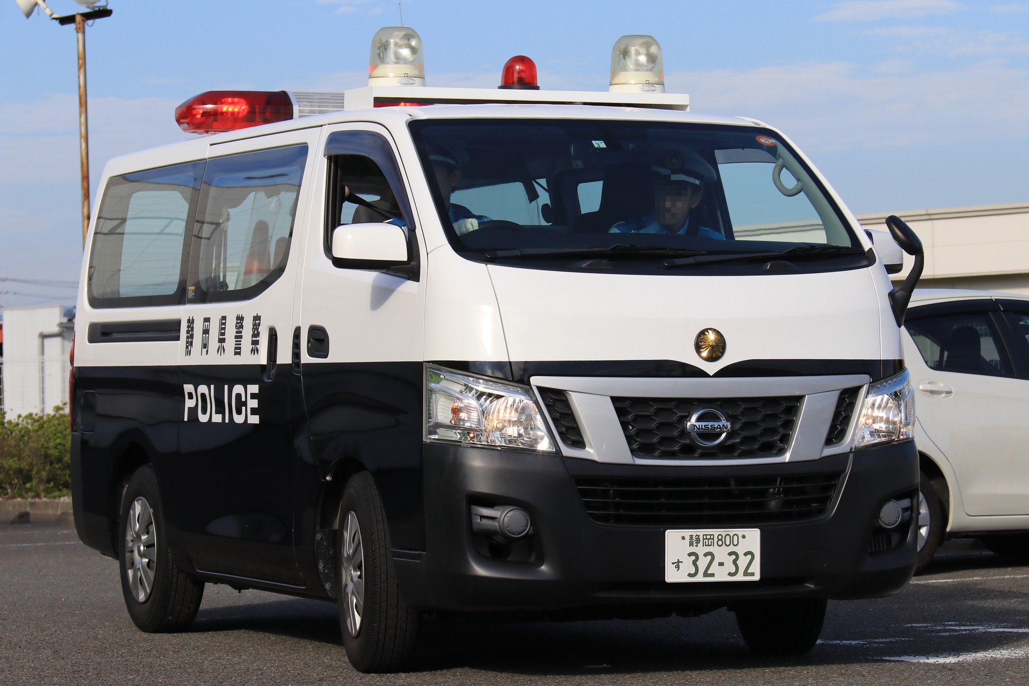 ザリガニ　キャラバン　事故処理車　宮崎県日向市　救急車 Amazon.co.jp: □Era CAR□日産 NV350 キャラバン パトロール