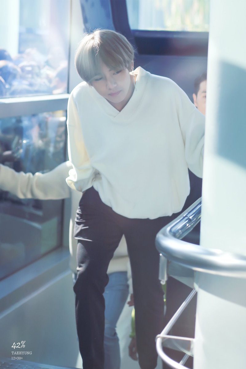 Vtaenim's tweet photo. แกรรรร ความหลัว ความละมุน ความรักของฉันนนน #BANGTAN 
#방탄소년단 #BTS #뷔 #태형 #태태 #V #taehyung #รณรงค์ให้วีหยุดหล่อ ❤❤❤❤ https://t.co/u3vRQ8lZz2