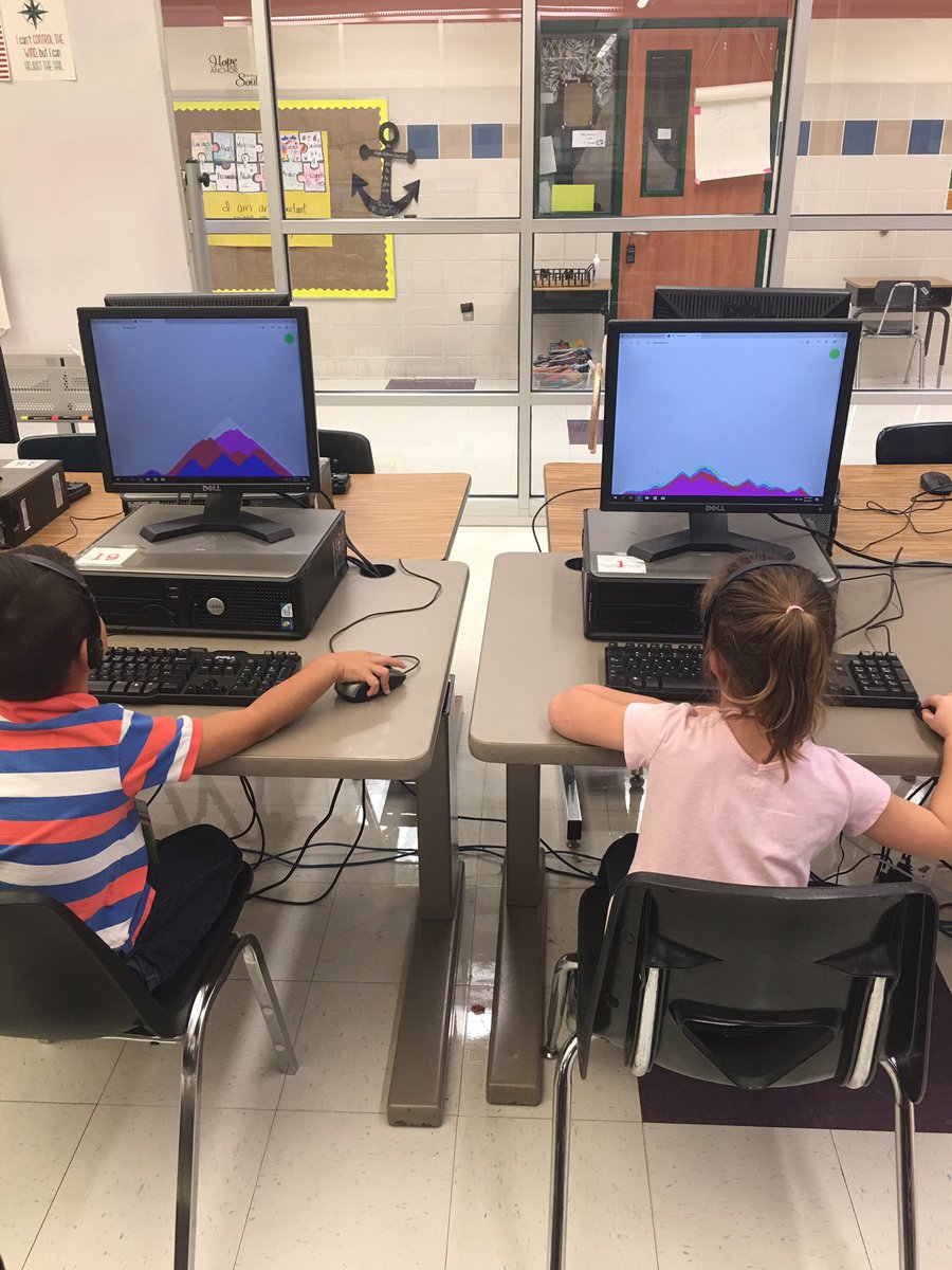 FortComputerLab's tweet image. Learning mouse control and creating sand art in kindergarten computers! @wrfortelem