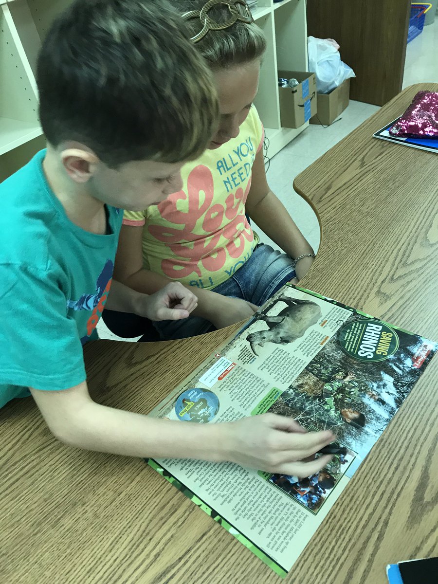 4thgradebrigade's tweet photo. Ss are finding syllables types and spelling patterns in context! Focusing on words we don't know! @Edgewood_ES @EWlandlubbers #MakeItHappen https://t.co/RFx8EwqU26