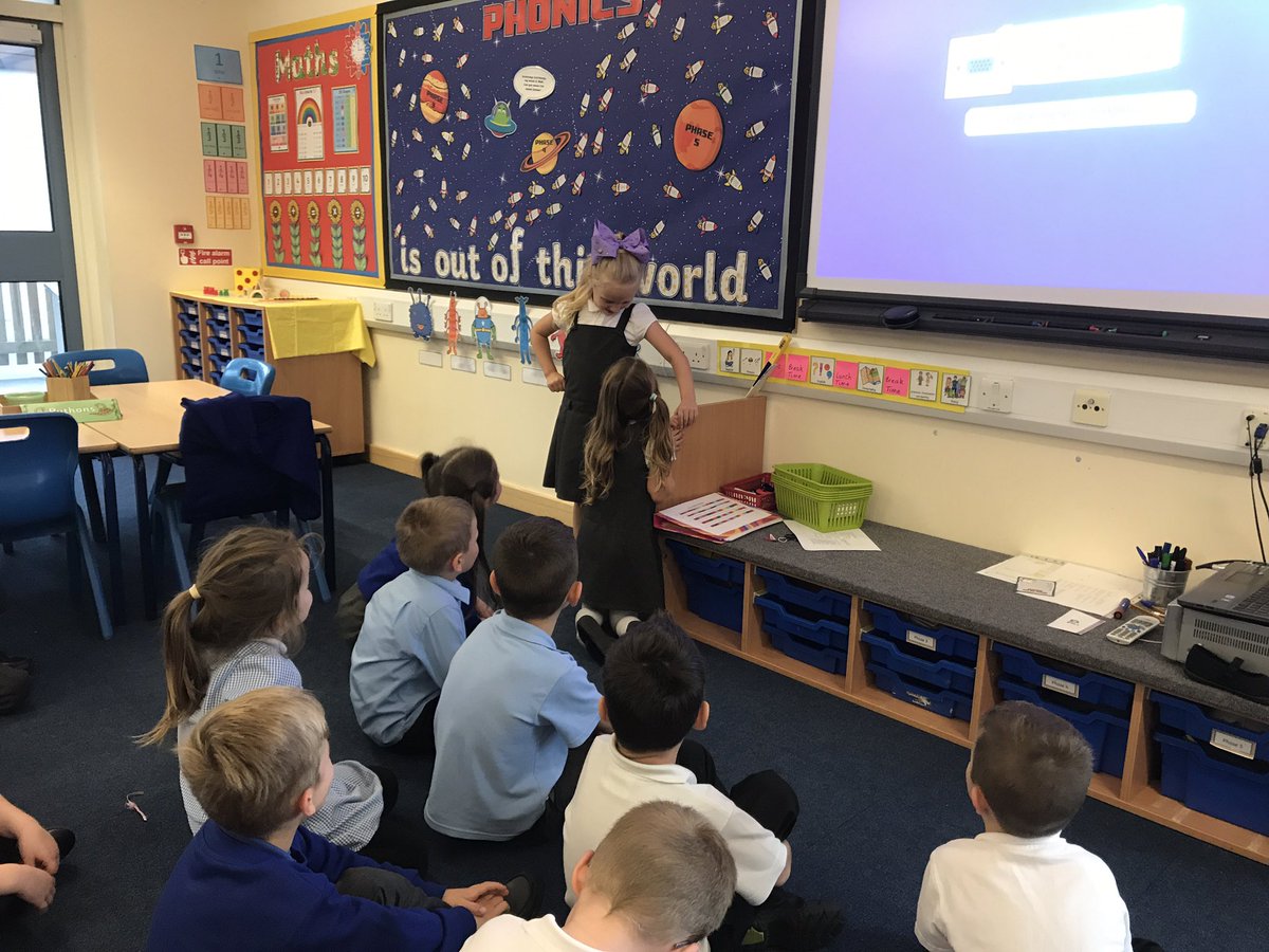 y4norbridge's tweet photo. In English, we acted out a scene from Moana. We tried to make different expressions to show the characters' emotions. @NorbridgeEnglish https://t.co/CjH5PD983d