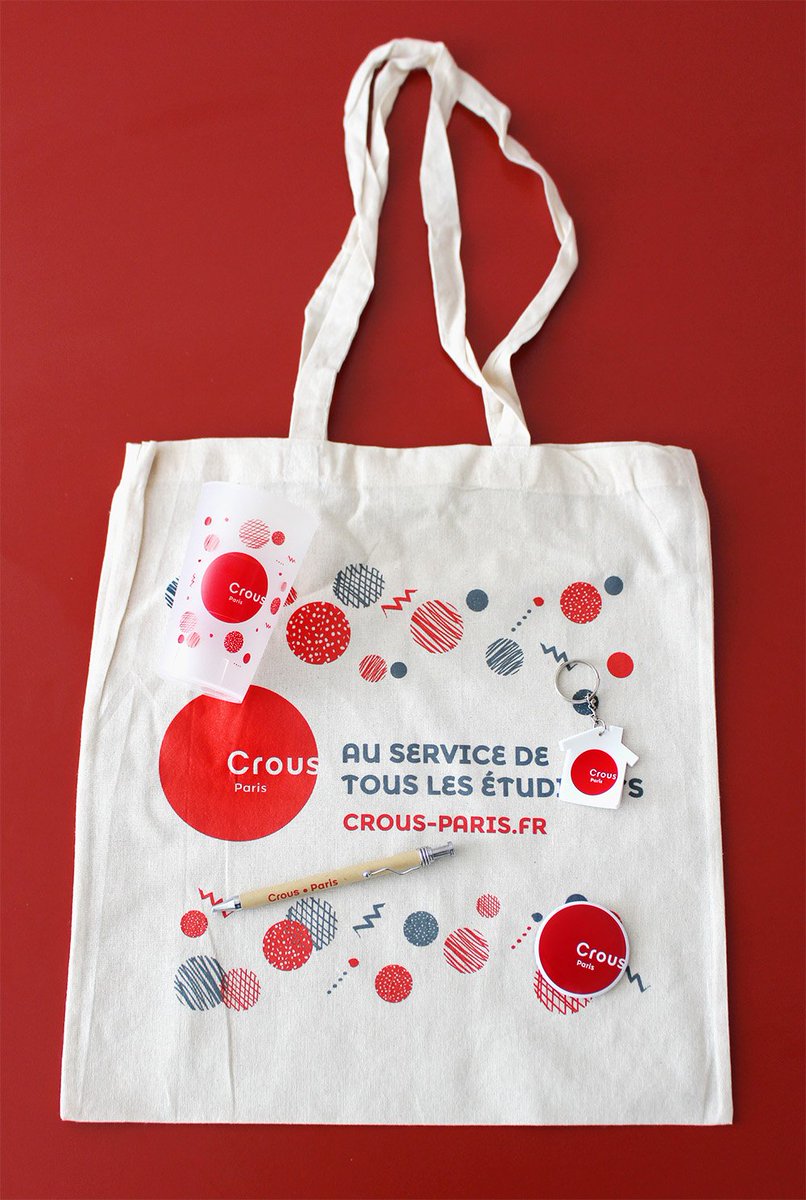 Allez c'est cadeau : joli tote bag, porte-clef, super badge, stylo et écocup aux couleurs du Crous pour notre 3000è abonné ! #plaisirdoffrir