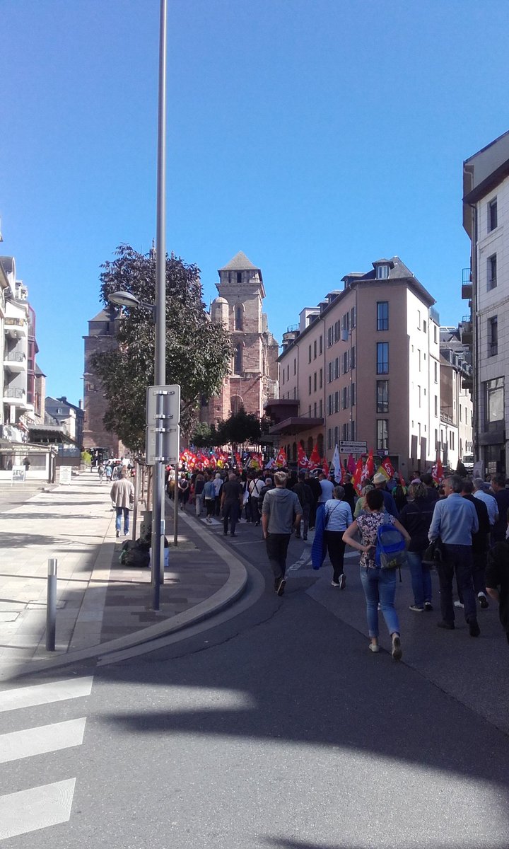 FrontSocial12's tweet photo. 2000 à #rodez ! https://t.co/ySLdRwIbtm