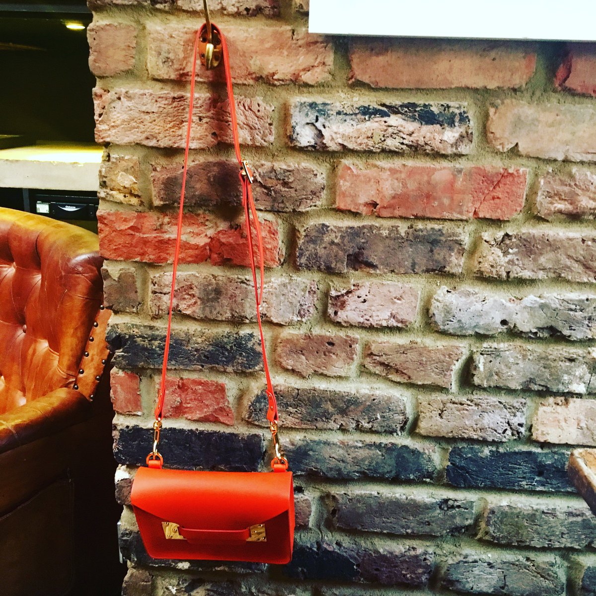 ShareOurStyle's tweet photo. We ❤️ @sophie_hulme's #milner #bag. It's just so stylish & orange works with everything Let's #ShareOurStyle #slowfashion #ThursdayThoughts https://t.co/vAhr5iAeY7
