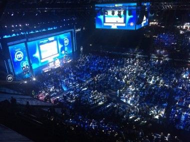 Primaonline's tweet photo. Grande evento ad Assago @BancaMediolanum con 4mila family banker. Presentato anche il nuovo spot per servizi Samsung https://t.co/9vcMbAPOWJ https://t.co/AvbRp2ULoT