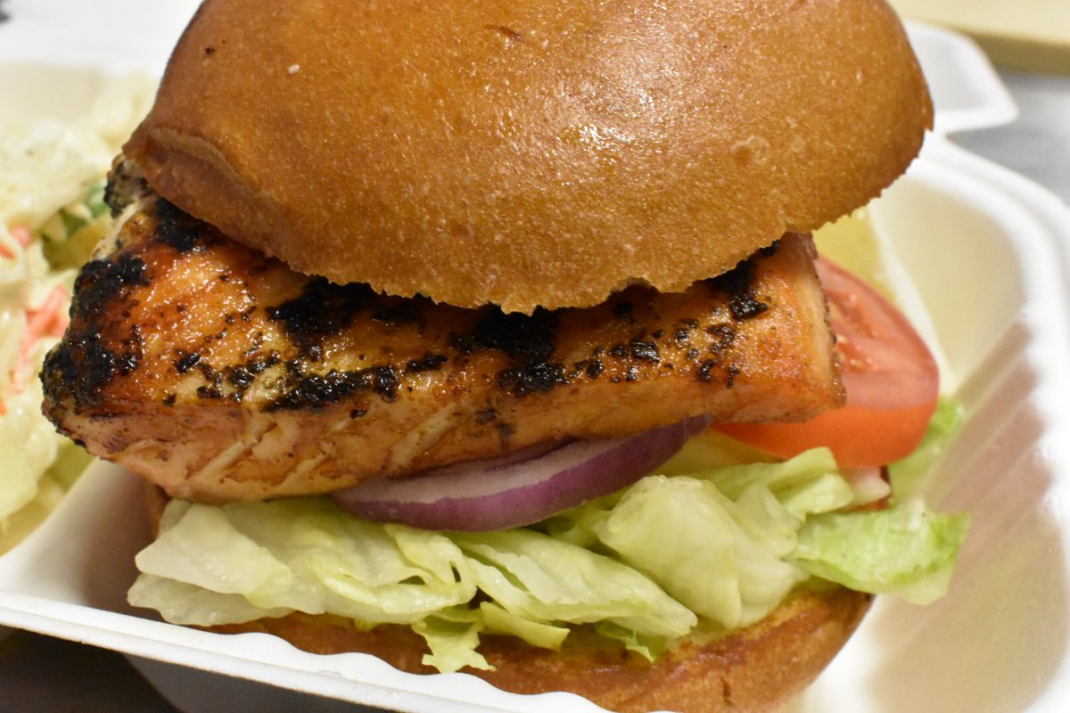 smallfrydc's tweet photo. Salmon sandwich with house lemon aioli, lettuce, tomato, and onion on a buttered and toasted bun.  Healthy and delicious! https://t.co/KM8reT8iD1