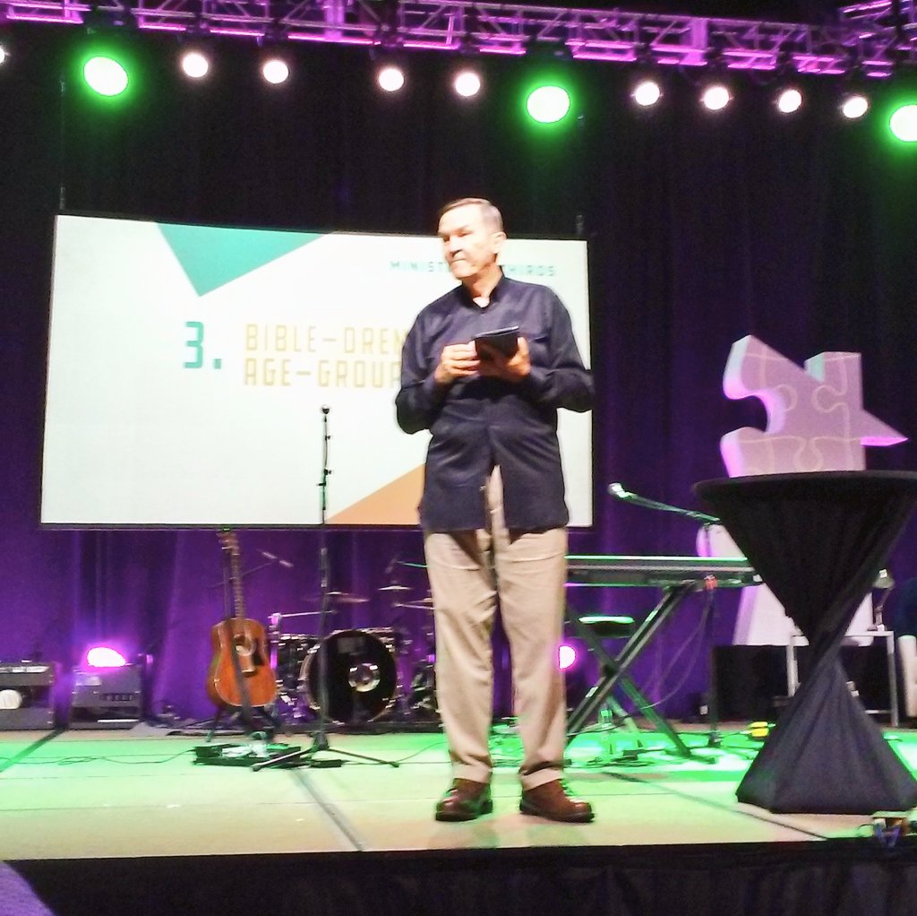 HeberSpringsUMC's tweet photo. @richardaross teaching our #HSUMC team how to grow families who love #God, #love others &amp; make disciples. #D62017 https://t.co/Webe5va89Y