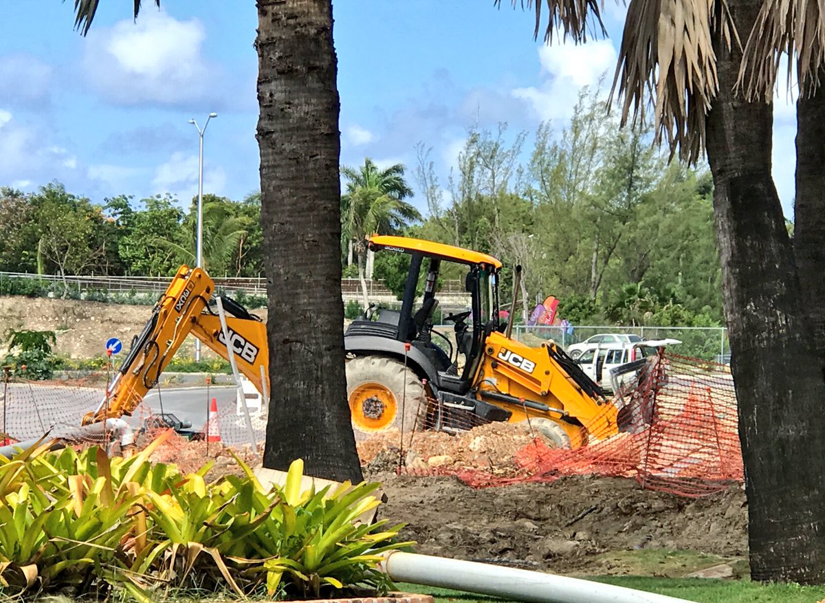 Break time! <a href="/JCBmachines/">JCB</a> #CaymanIslands #aproductofhardwork