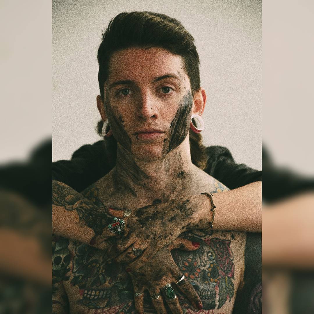 IH_Red's tweet photo. "Hands on my throat, never let go. Darling you make me feel alive again." 📷: @Lily.p.McLaughlin https://t.co/23o96PIu0Y