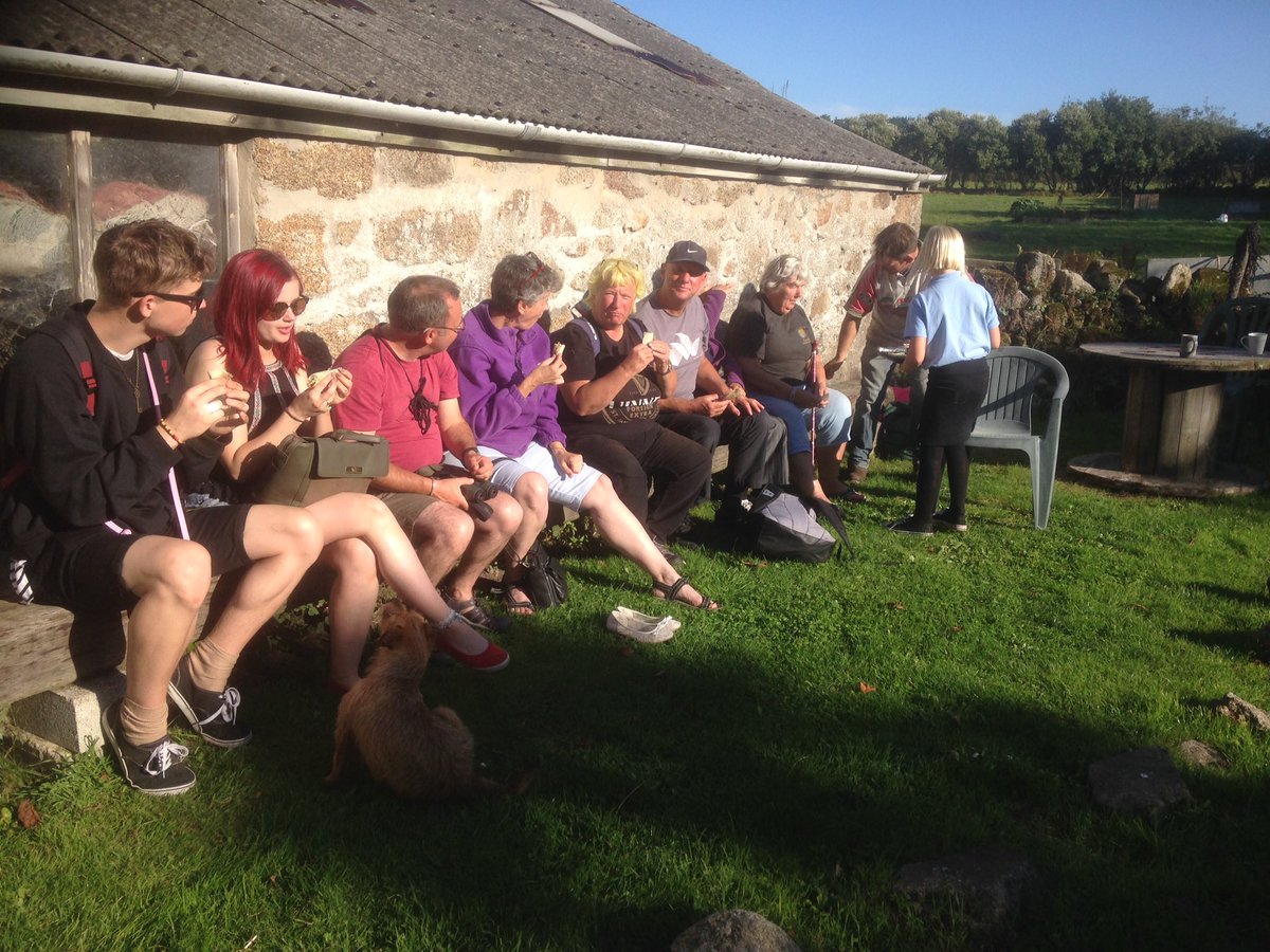 SalakeeFarm's tweet image. Everyone enjoying a delicious duck wrap after our farm tour today. #tastescilly #localfood