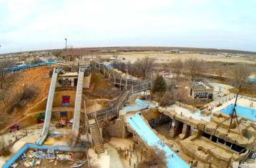 SentaiWhite's tweet image. So it looks like my next vlog is gonna take place in a abounded water park! youtube.com/channel/UCZU-5…