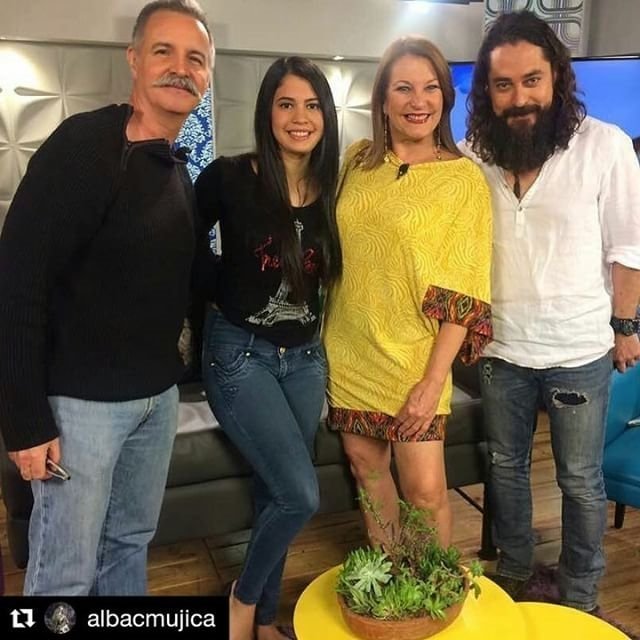 #buenprovecho de #CartasdeAmor a todos nuestros amigos de #mujeresentodo en <a href="/globovision/">Globovisión</a> y #FelizJueves #20sep