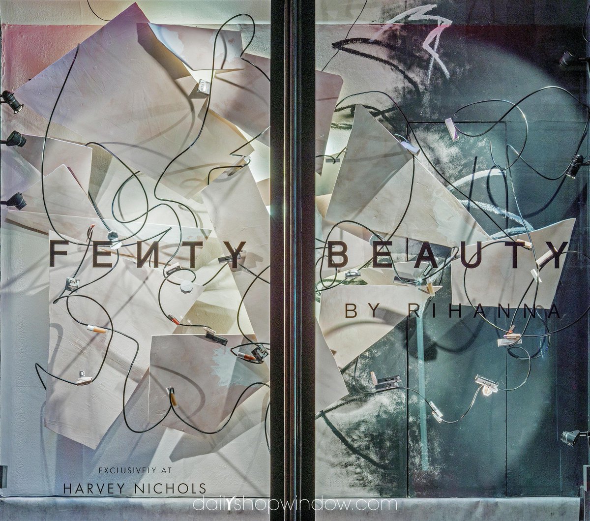 #WINDOWOFTHEDAY #WOTD #DAILYSHOPWINDOW #INSPIREYOURWINDOW <a href="/HarveyNichols/">Harvey Nichols</a> <a href="/rihanna/">Rihanna</a> <a href="/fentybeauty/">Fenty Beauty</a> September 2017 New-York