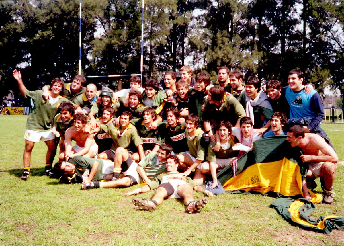 clublostilos's tweet photo. Hace 15 años la Primera disputaba la Semifinal del torneo de la URBA y seis días antes la M22 festejaba un nuevo campeonato. #SomosTodos https://t.co/FX5gL6DUsS
