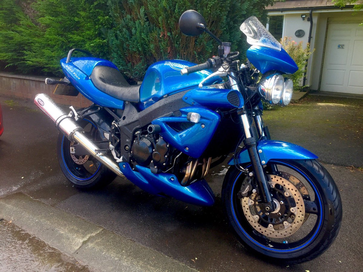 france_lou's tweet photo. Happy new bike day to me! 😃 #Triumph #motorcycle #shopping #SpeedFour #babyspeed #girlbiker https://t.co/JM1pL1LmVc