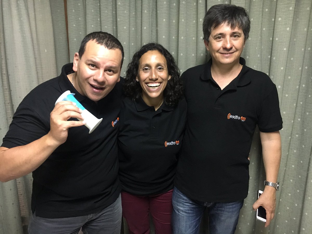 santospatri's tweet photo. Con los dos grandes operadores de @exito997 !!! @ramiroretamoza y @cantoguillermo1 !!! #ExitoFM #22años https://t.co/2kJueH23z3