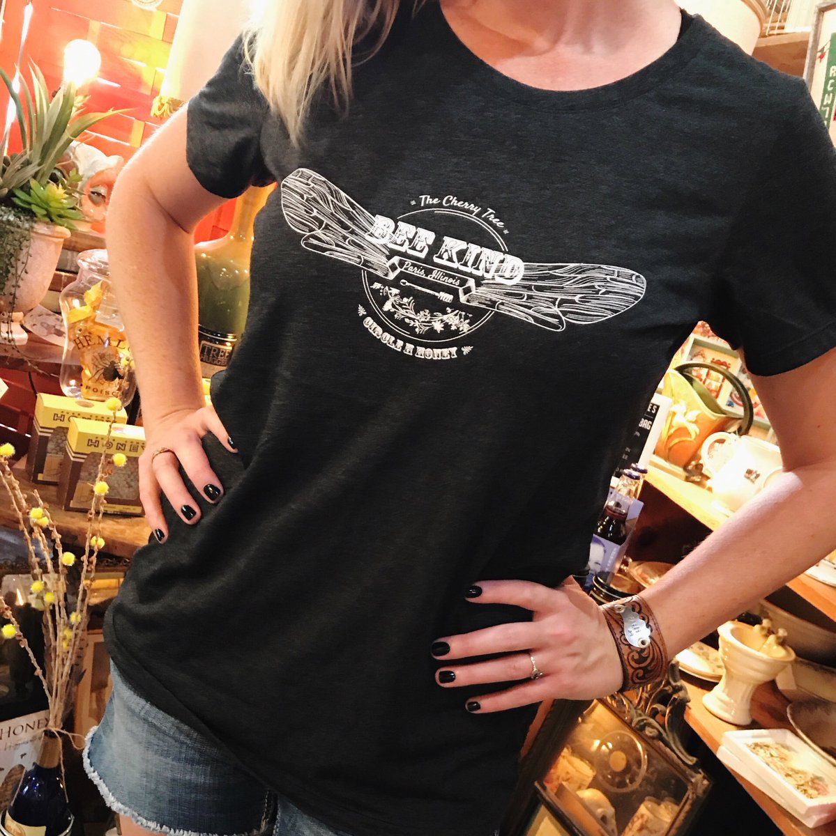 cherry_tree217's tweet photo. ππΌ Our new shirts are in!!! π―β¨π
#thecherrytree #circlehhoney #parisillinois #parishoneybeefestival #enjoyillinois #edgarcounty #savethebees https://t.co/44hftnDVGb