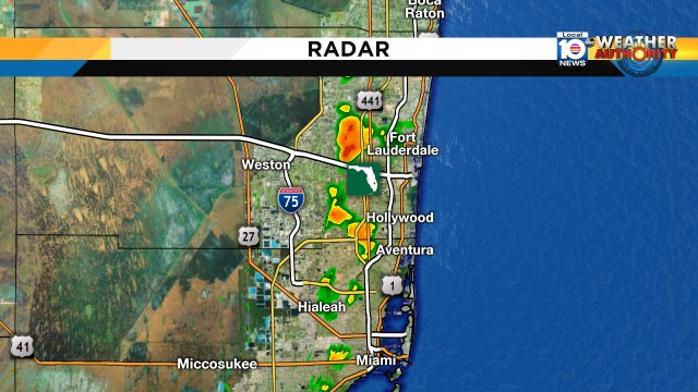 #SouthFlorida is seeing sunshine but there are spotty storms right now. Keep the umbrella handy just in case #Flwx https://t.co/2jWZLxxgd1