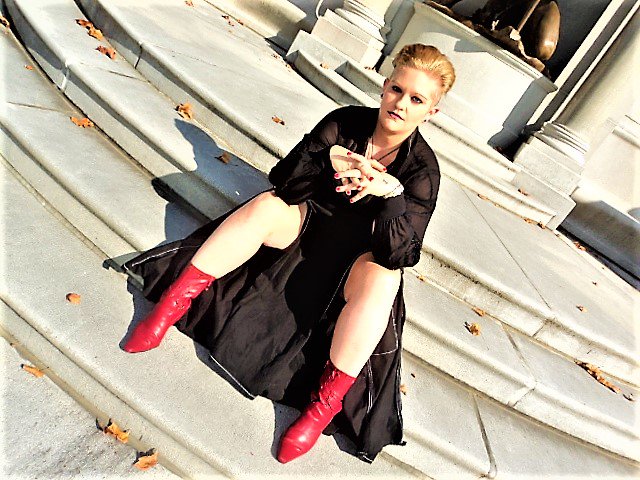 Donna2016Hawkin's tweet photo. The cards have been dealt!
#queenofhearts #gothic #modeling #darkimagery #socery #photography 
@Donna2016Hawkin https://t.co/a7v1UhFbxT