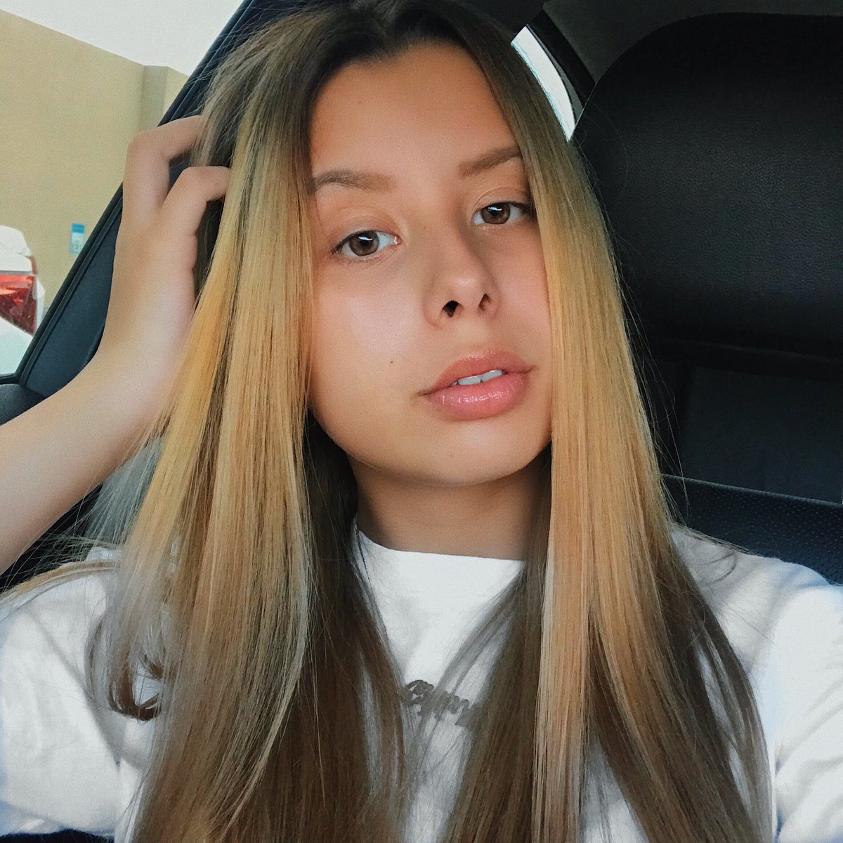 arii's tweet image. she’s back👸🏼