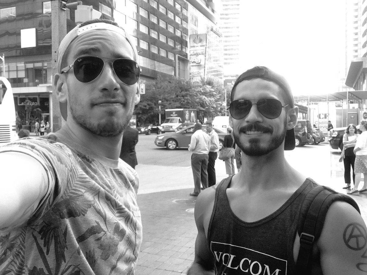 petepistolas's tweet photo. Turisteando por Toronto con mi princesa favorita @Was_Ches ❤️ https://t.co/rGZjknkZT6