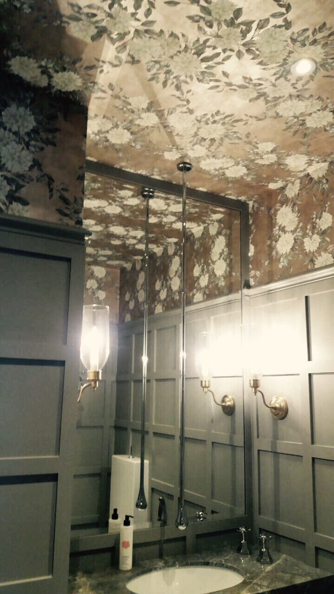 Colourevolut1on's tweet photo. #Wallpapering done for client in #earlscourt #decorating #bathroom #london #colourevoluion https://t.co/7540fjZ6Sq