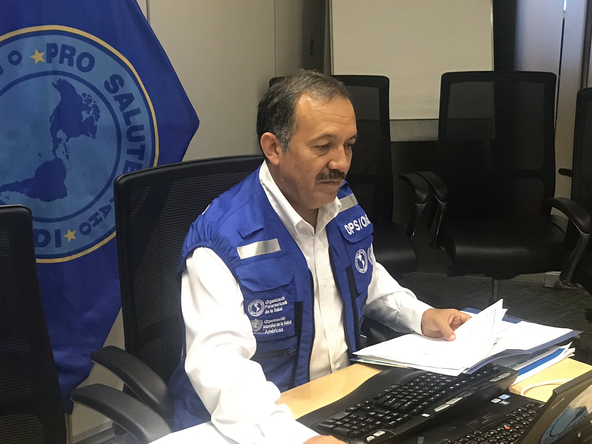 OPS/OMS on Twitter: "Dr. Ciro Ugarte alistándose para empezar #FacebookLive  con actualización sobre #HuracanMaria #HuracanIrma #sismos  https://t.co/KB2j9rDKYF… https://t.co/NiQ1NHgP2M"