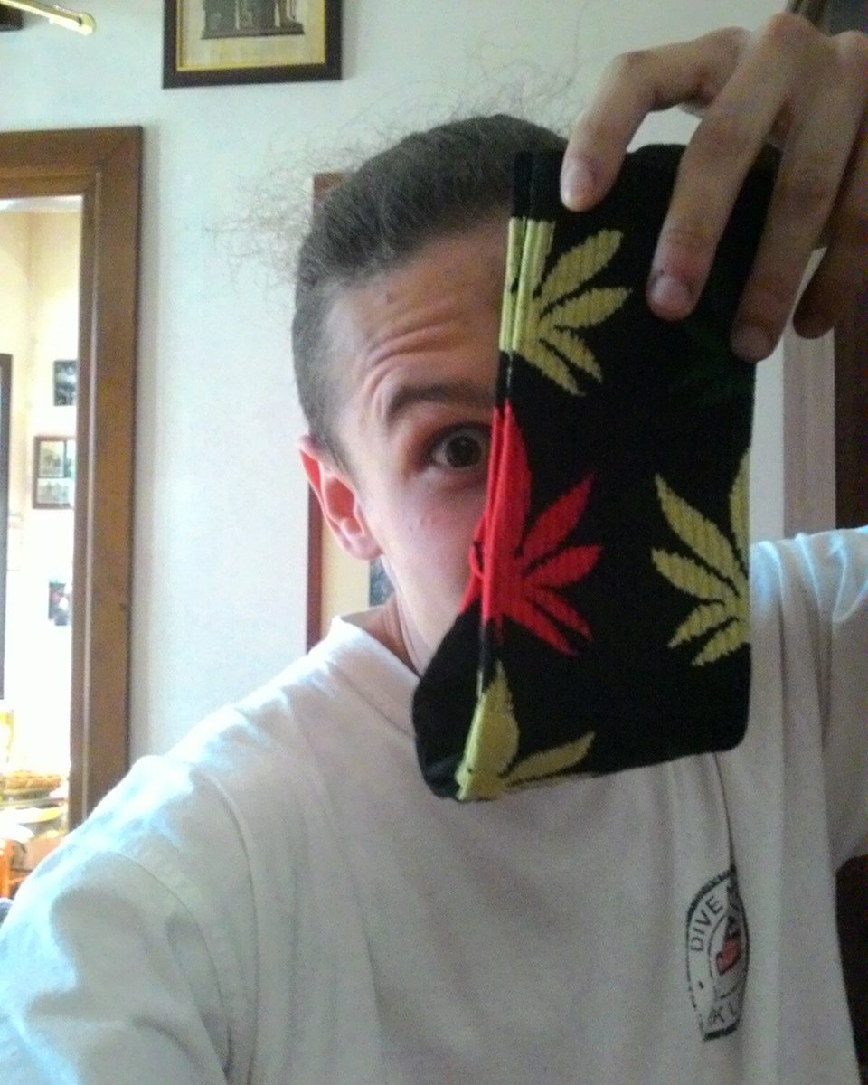 AnswerOwen's tweet image. 💭A small new purchase🍁

#OwenAnswer #OweN #YouTuber #YouTube #CanaleYouTube #ganja #YouTubers #Answer #Marijuana #purchase #video #movie