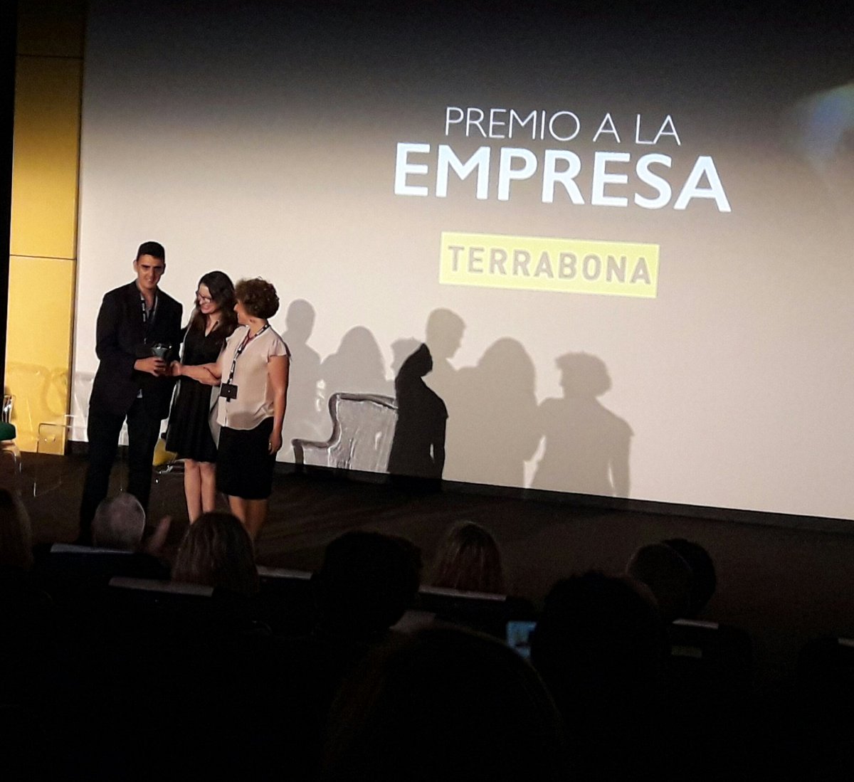 TerrabonaC's tweet photo. @TerrabonaC recibe ahora el Premio Solidarios ONCE 2017 de la mano de @monicaoltra porque "La clave son las personas" https://t.co/EHFNbKFfAQ