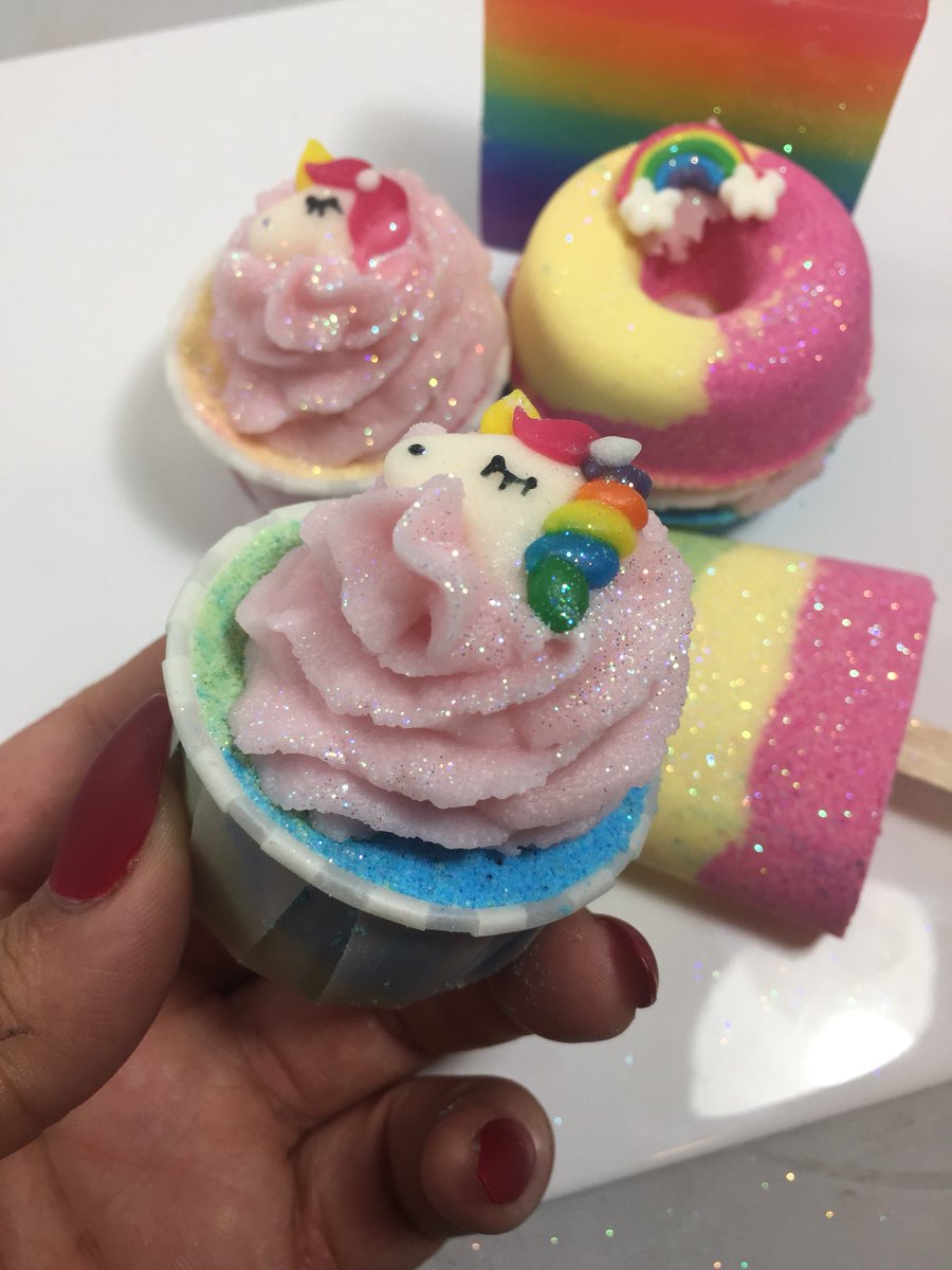 bathcandyuk_'s tweet photo. Rainbow unicorn gift set 🌈🦄💕now available https://t.co/Zif70kfs6m we sell on Amazon and Etsy https://t.co/zty2yuzL7j