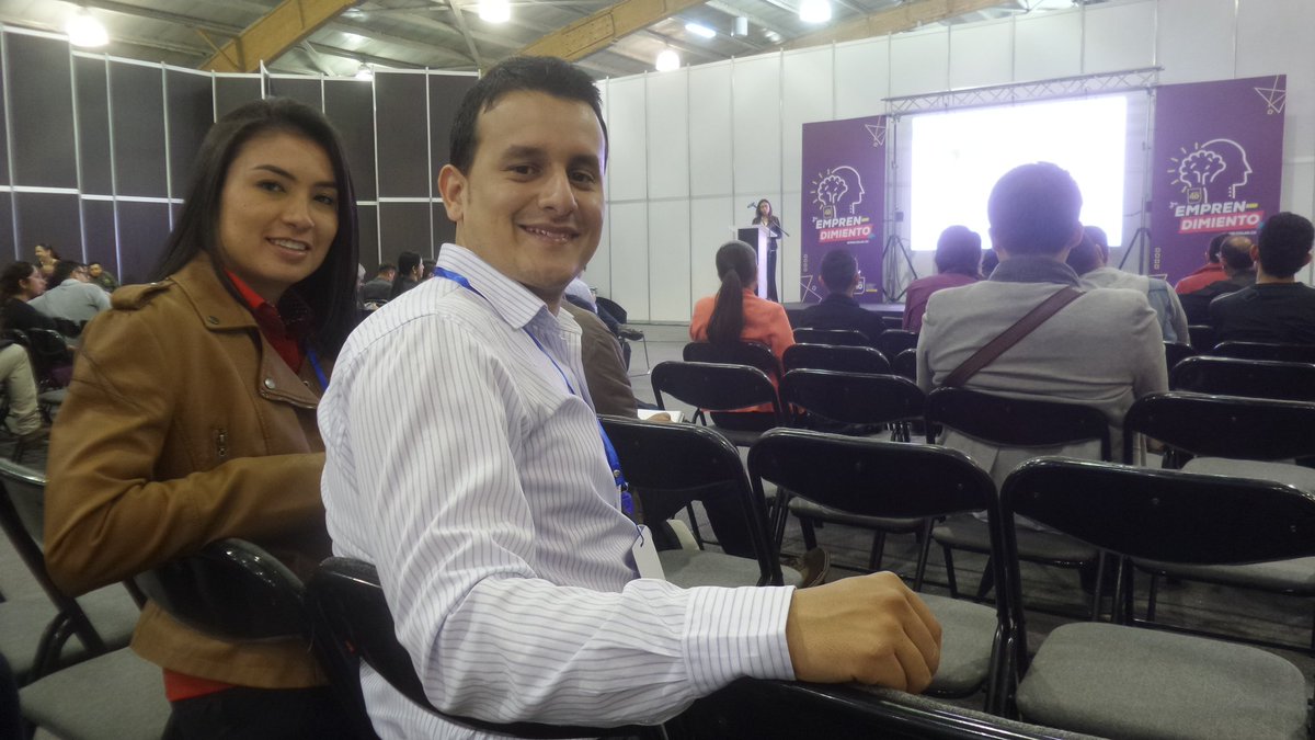StartupcafeIces's tweet photo. @impsosalon en @Col4punto0 en charlas de evolución de medios de pago y de habilidades y competencias para competir en silicon Valley. https://t.co/YjEexkhN7e